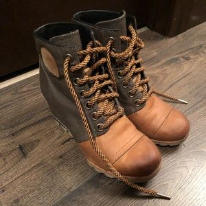 Sorel Wedge Boot -Size 7.5